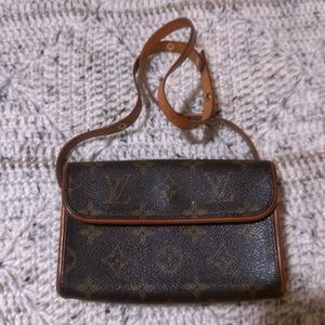 LOUIS VUITTON FLORENTINE POUCHETTE